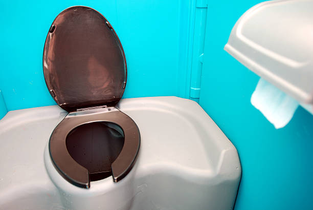 Best Portable restroom trailer rental  in Willow Springs, MO